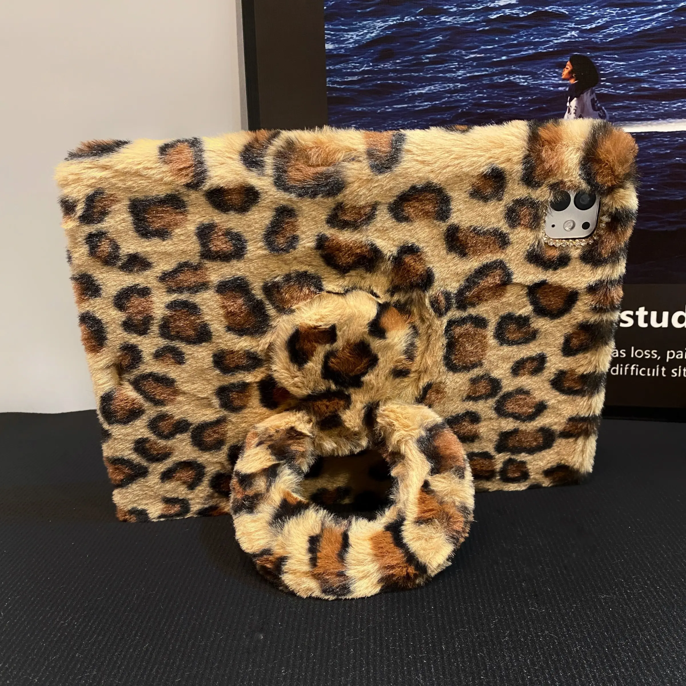 Leopard Print Plush Stand Tablet Case with Pen Slot, Compatible with iPad Pro/air Mini, Shockproof, Multi-Angle Adjustable, Fashionable Protective Cover, Tablet Covers
