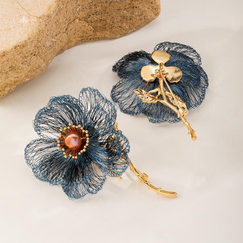 Exquisite Romantic Handmade Floral Brooch - Unique Hand-woven Wire Luxurious Niche Design