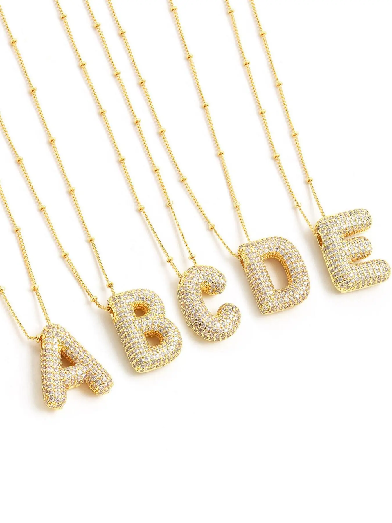 The 26 letter pendant necklace, Dainty Initial Necklaces, is suitable for daily wear, vacation dates, and other occasions, and is also a surprising and exquisite small gift