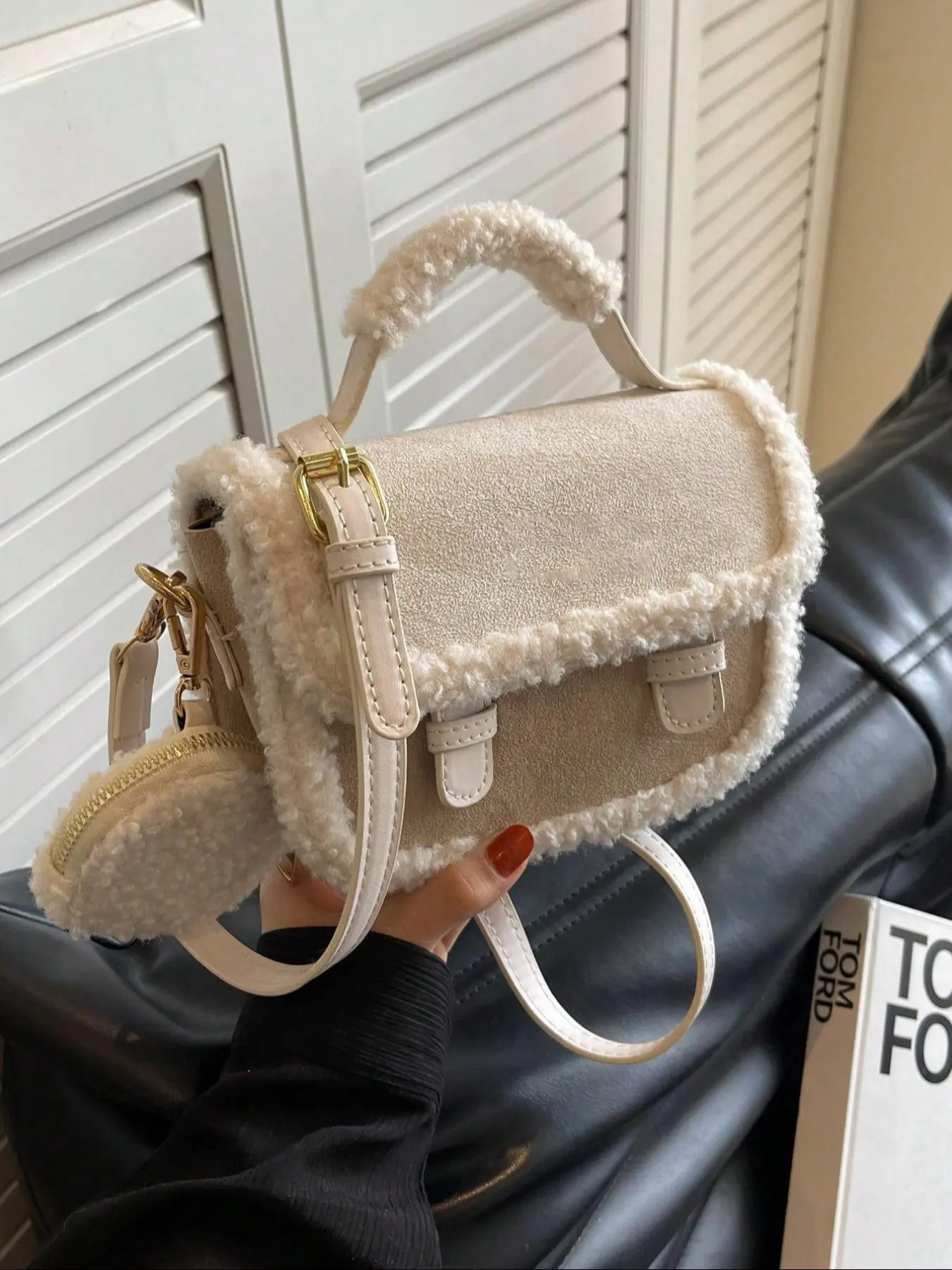 Chic Lamb Velvet Handbag, Compact Design with Ear Muffs and Headphone Pocket, Vintage Style for Daily Use, Elegant Solid Color