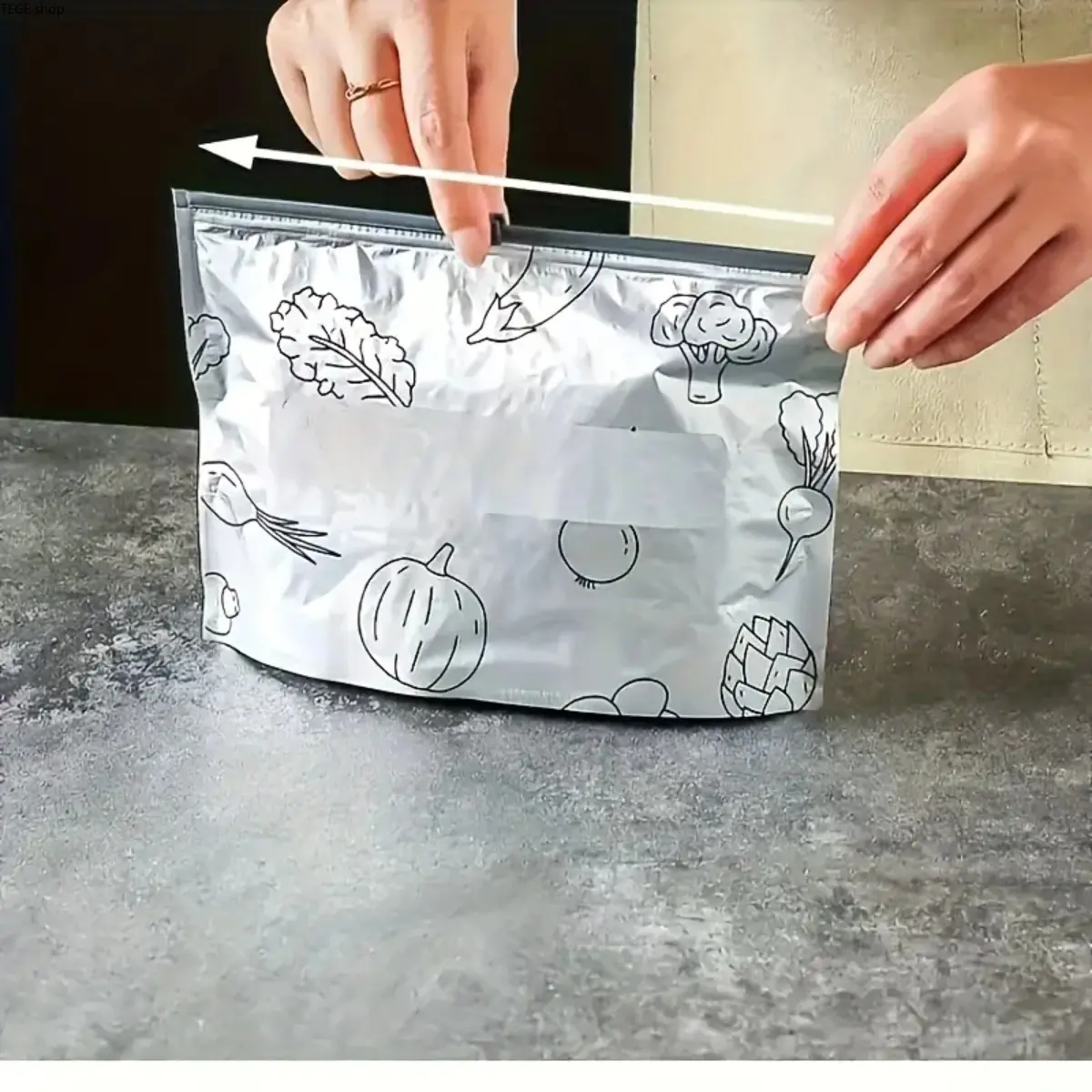 Food Storage Bags, 30 Pcs Multi Size Stand Up Reusable Aluminum Foil Zipper Pouches In Assorted Small Medium Large Sizes, Thick Heavy Duty Airtight Leakproof Tear Resistant Resealable Thermal Insulated Pouches for Kitchen Organization, Camping, Outdoor Pi