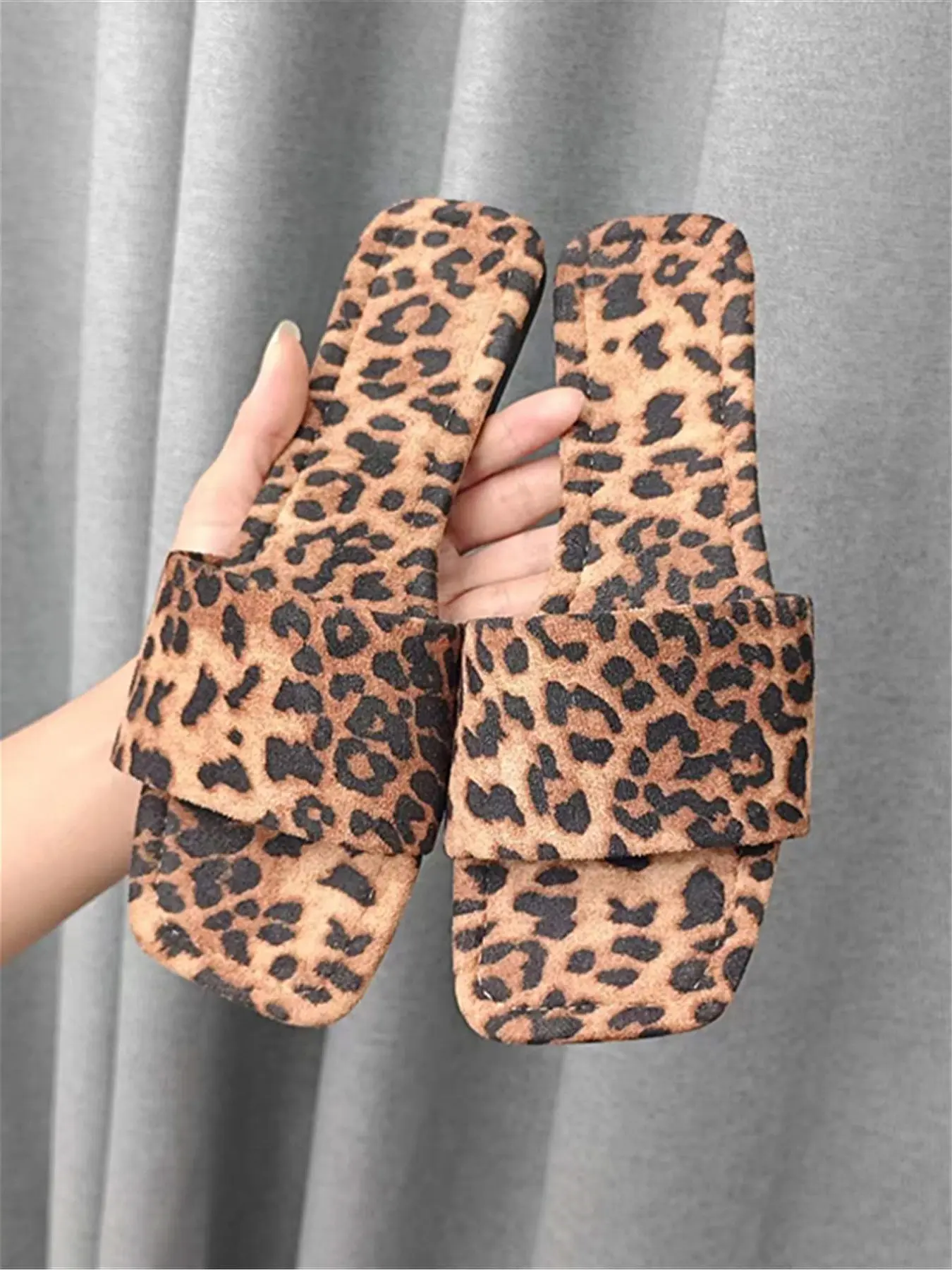 Vintage Leopard Print Women's Flat Sandals, Trendy Open-Toe Daily Wear Slippers, Retro Style Narrow Fit Shoes & Boots