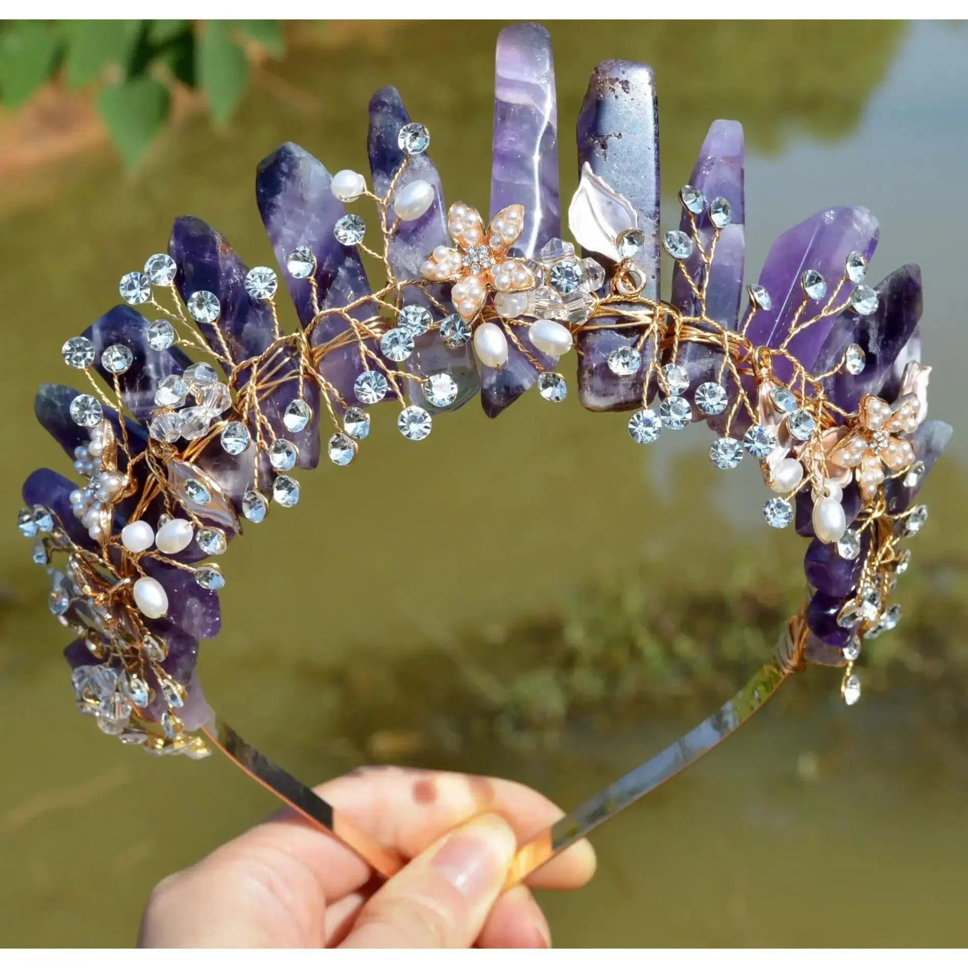 Women's Handcrafted Raw Crown Hair Band, Natural Amethyst Quartz Stone Wand Hairpin with Flower Rhinestones, Party Birthday Gift