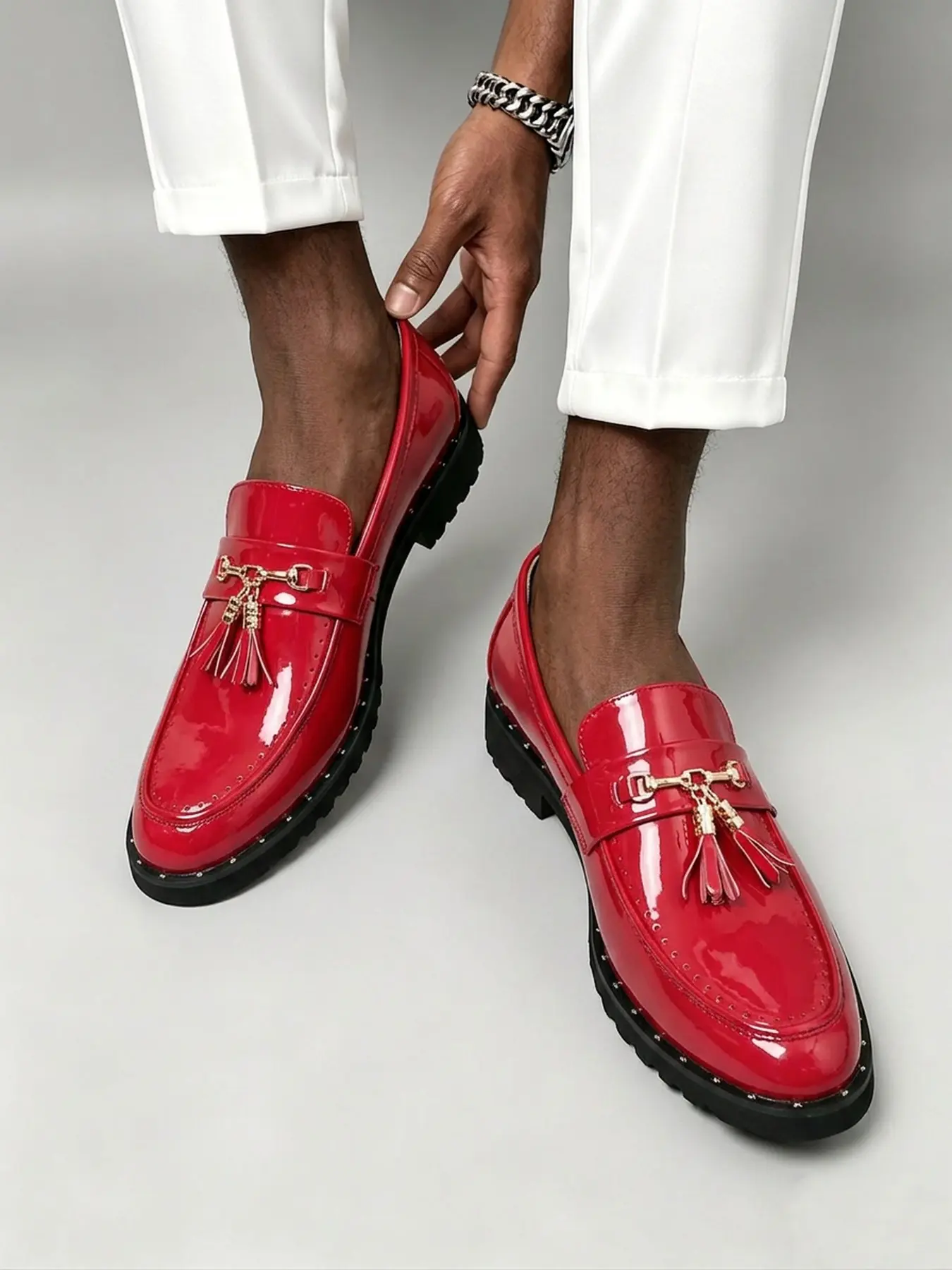 Men's shiny patent leather tassel horsebit loafers, slip-on formal leather shoes with thick studded soles, mirror-shine finish, suitable for weddings, graduation balls, parties, and stage performances, available in white, black, red, and gold colors