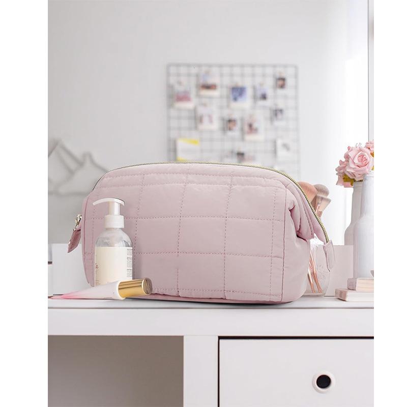 Makeup Bag Travel Toiletry Bag, Puffy Padded Make Up Bags for Women Makeup Organizer Case, Wide-open Pouch Purse Travel Essentials Toiletries Accessories Brushes