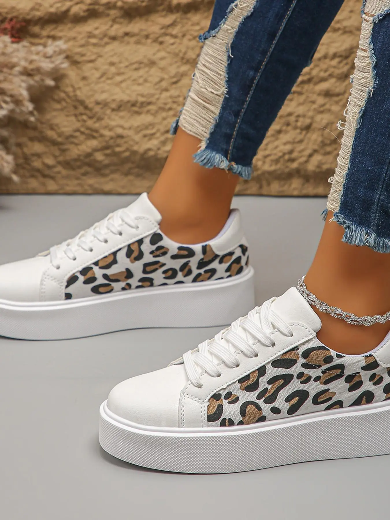 Women's Leopard Print Thick Sole Sneakers, Fashionable Artificial Leather Lace-Up Shoes, Soft Lightweight Anti-Slip, Y2K Trendy Gift