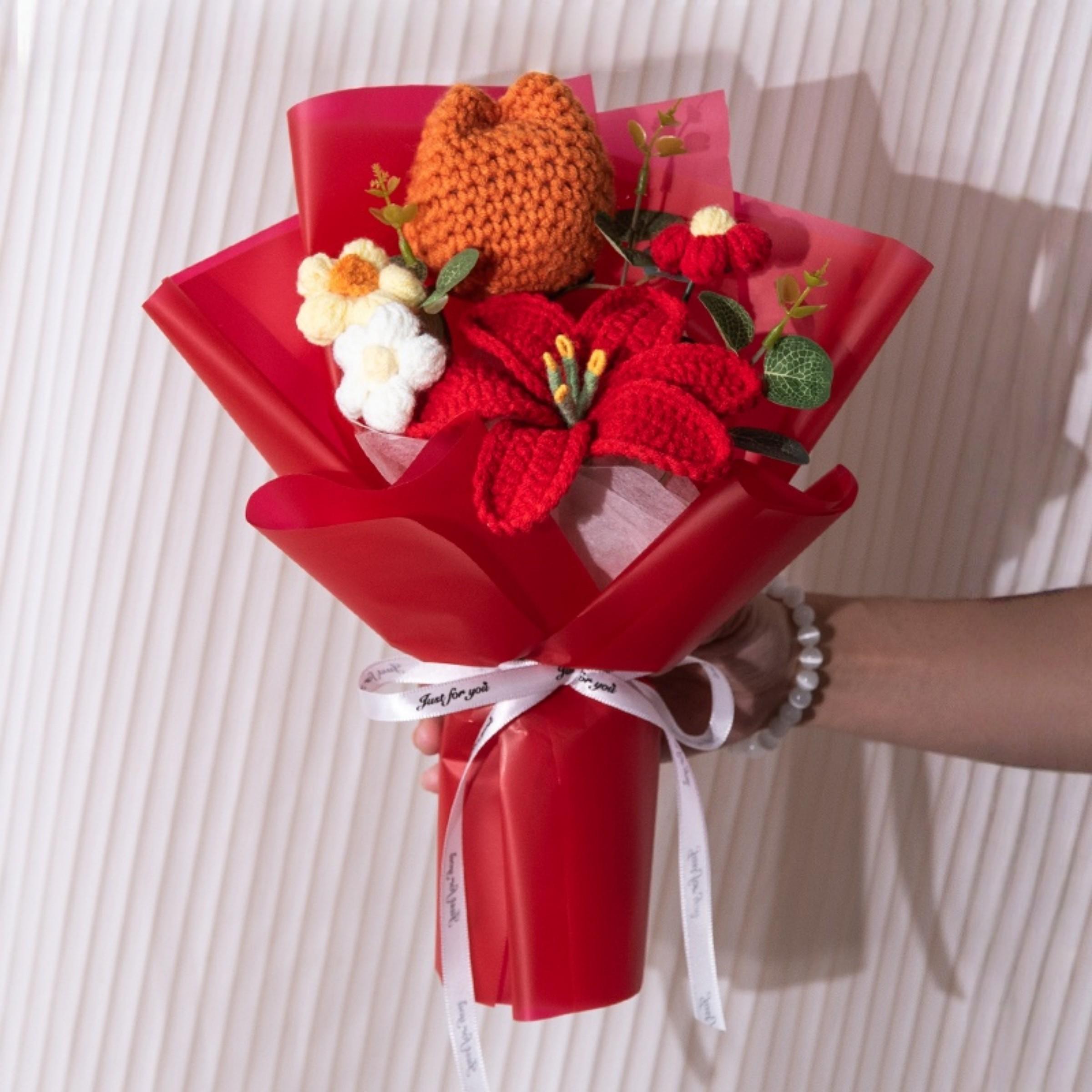 Handmade Crochet Lily and Tulip Yarn Bouquet, Cute Artificial Flower Arrangement for Home and Office Decor, Ideal Birthday Gift, Decorative Flowers