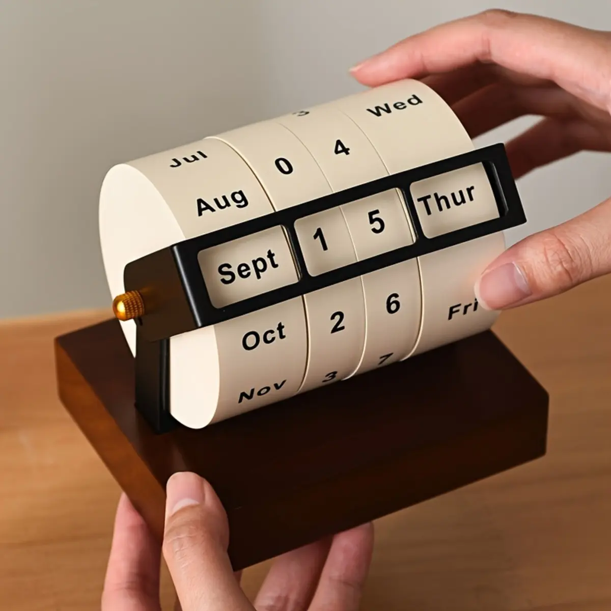 Creative Perpetual Desk Calendar 2026 Vintage Style Rotating Date Display Ornament Heavy Duty Metallic Wooden Tabletop Decoration Premium Business Executive Gift Practical Schedule Planner Accent for Office Desk Room