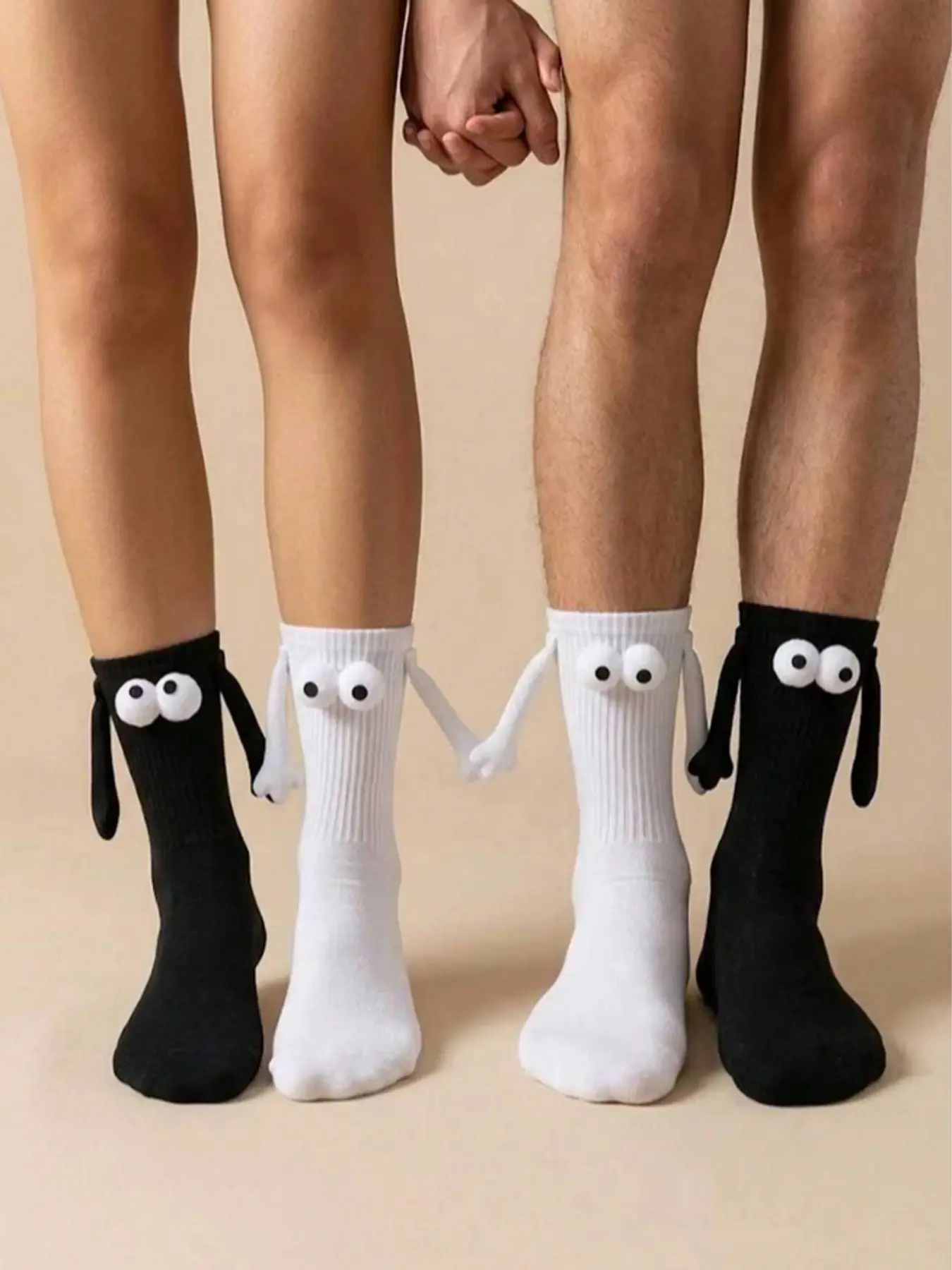 2 Pairs Magnetic Hand-Holding Daily Wear Socks, Casual Fashion Socks, Fun Gift for Women, Men, Teens, Couples, Friends, Cartoon Pattern, Casual Style, All Seasons