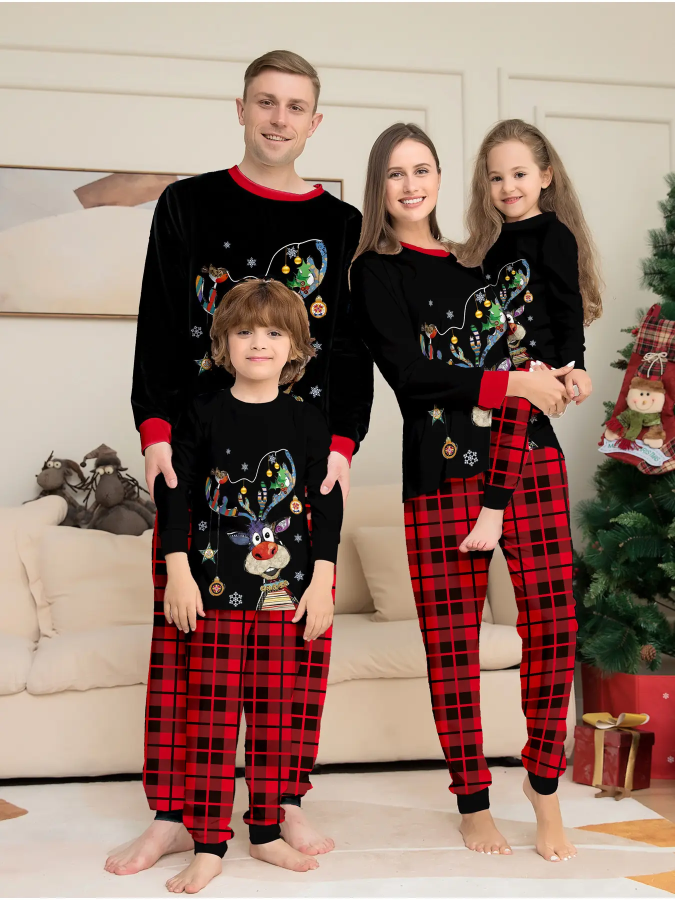 Family Matching Christmas Pajama Set for a Family of Four with Christmas Hat Letter Print, 2-piece loungewear set. Made of soft, skin-friendly and breathable knit fabric. Ideal for Christmas family photoshoots, holiday parties, daily home wear and sleepin