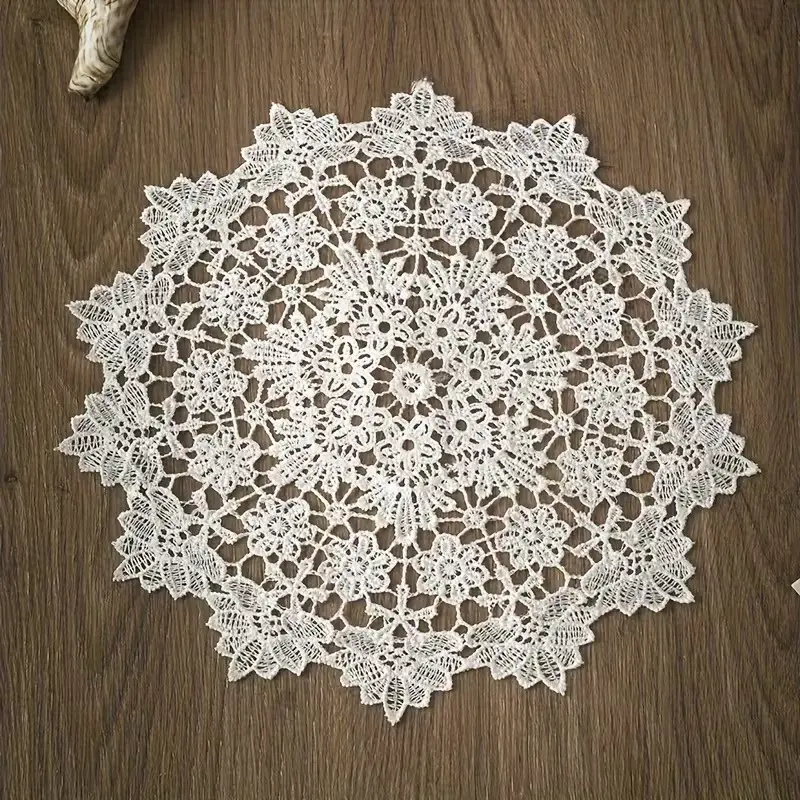 Round Vintage Tablecloth for TV Tables and End Tables, Machine-Made Table Cover, Elegant Retro Decor Design, Perfect for Small Spaces, Compact Size, Holiday Gifts