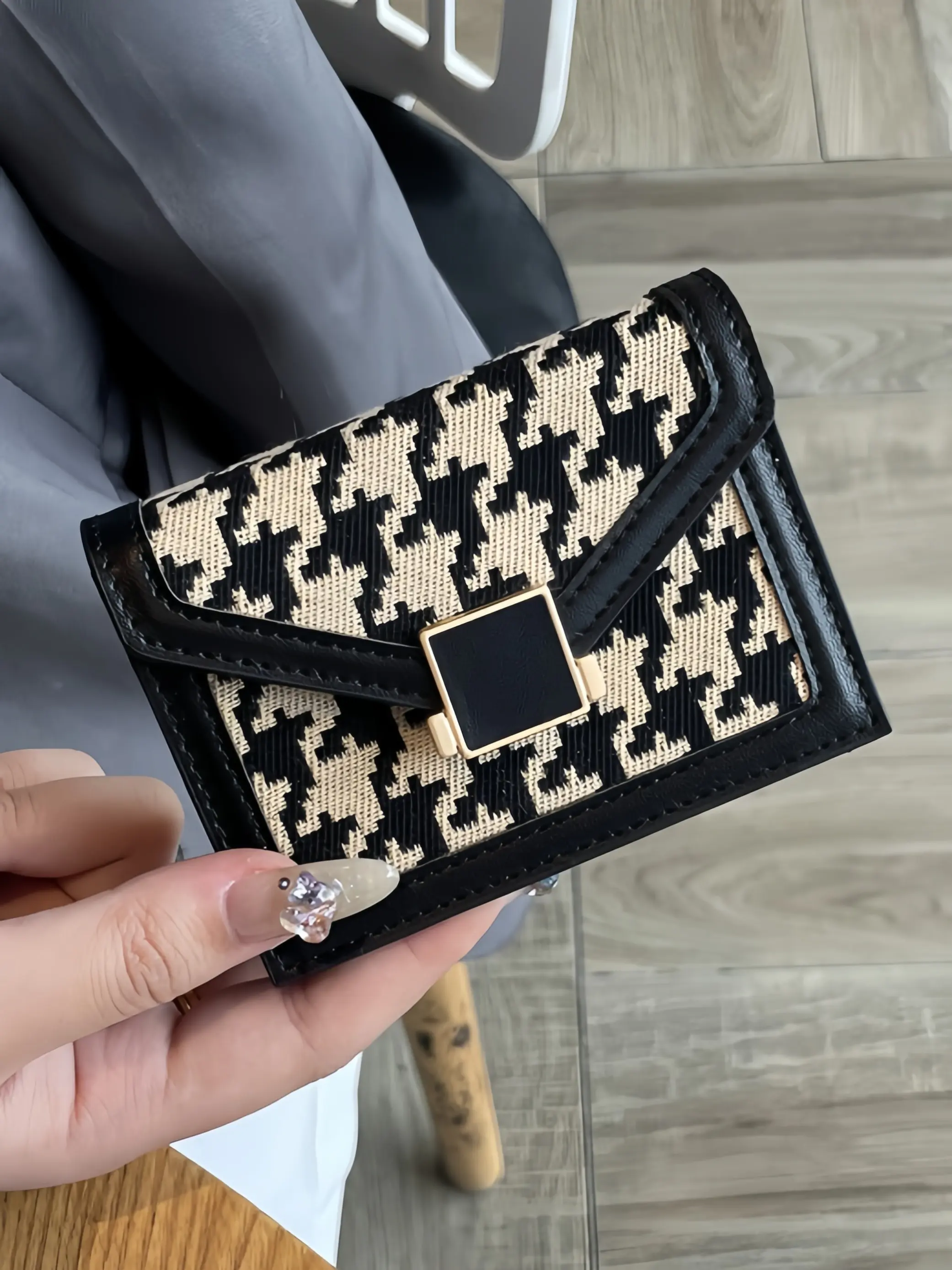 Women's Checkered Card ID Holder, Compact Multi-Card Slot, Fashionable High-Quality Wallet, Short Design, Anti-Magnetic Protection