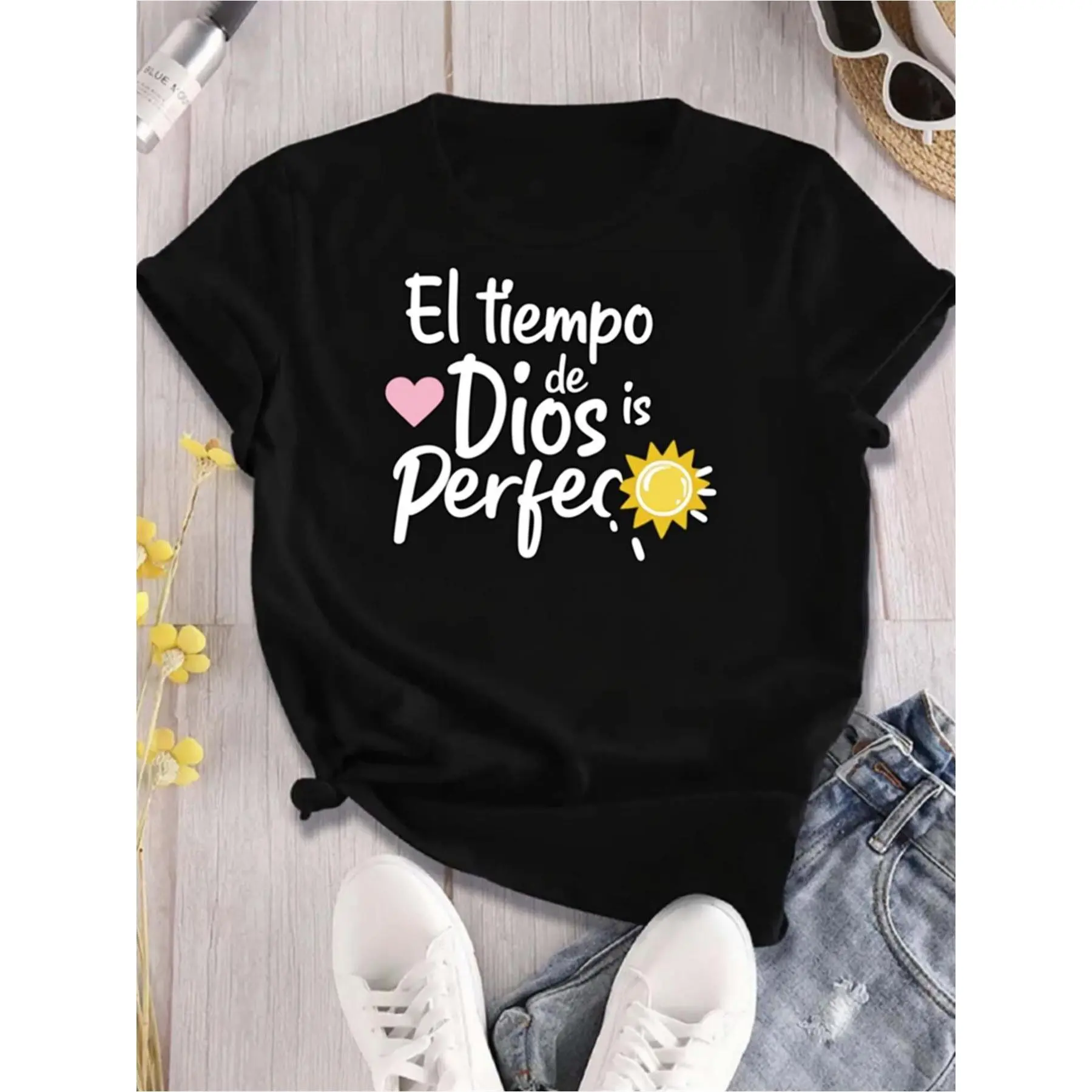 Women's "El Tiempo De Dios Is Perfect" Spanish Quote Religious Short-Sleeve Round Neck Fitted Aesthetic Graphic Tee, Black Casual Daily Holiday Top with Sun Heart Print, Soft Unisex Shirt
