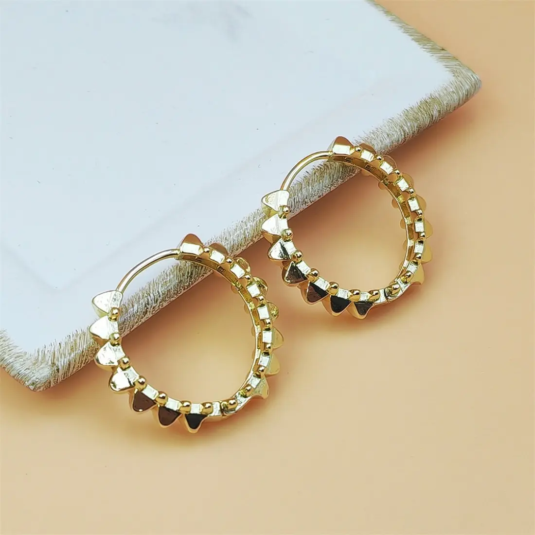 Women's Vintage Copper Tone Oval Stud Earrings Minimalist Zircon Accent Lightweight Retro Style for Work Party Travel
