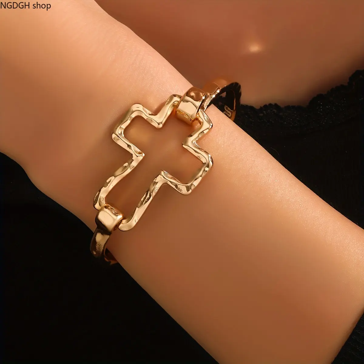 Trendy Hammered Hollow Cross Cuff Bangle,Two‑Tone Spring‑Hinge Adjustable Metal Bracelet,Chunky Statement Stackable Wrist Jewelry for Women Party Daily Night‑Out Gift