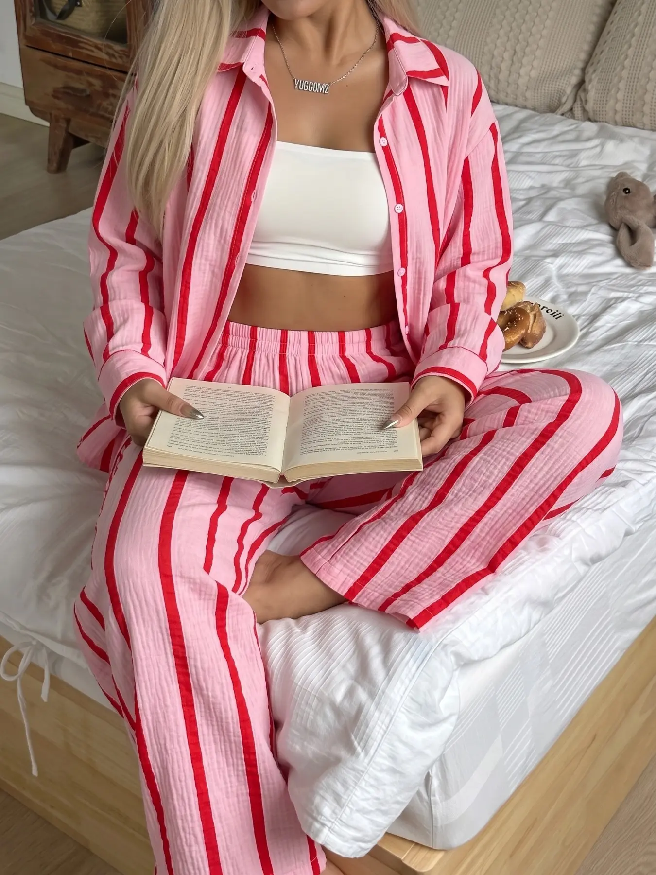 Red striped two-piece casual pajama set, breathable loose long-sleeve button-up shirt, high-waist wide-leg pants, comfortable and casual sleepwear, Breathable loungewear, perfect for relaxing at home, lazy everyday indoor wear