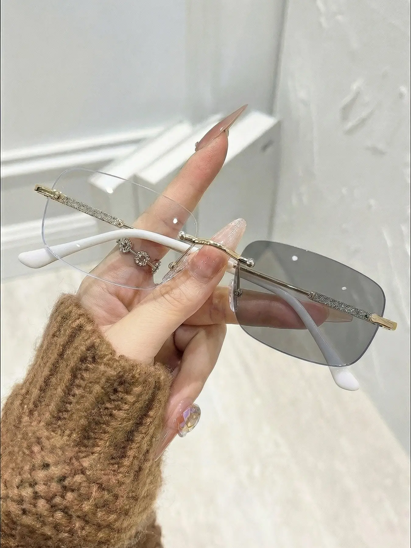 1 piece of personalized Y2K new trendy and fashionable frameless light sensitive color changing glasses, with a diamond design, suitable for both men and women, retro classic spicy girl style, durable street photography concave shape, fashionable and high