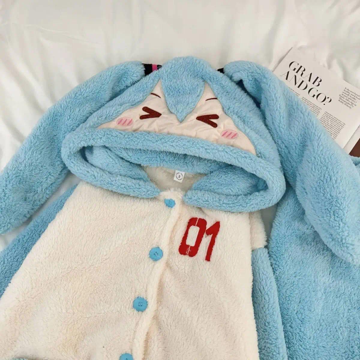 Hatsune Miku cartoon animation peripherals cute coral velvet long-sleeved hooded pajamas winter thickened warm home outing set