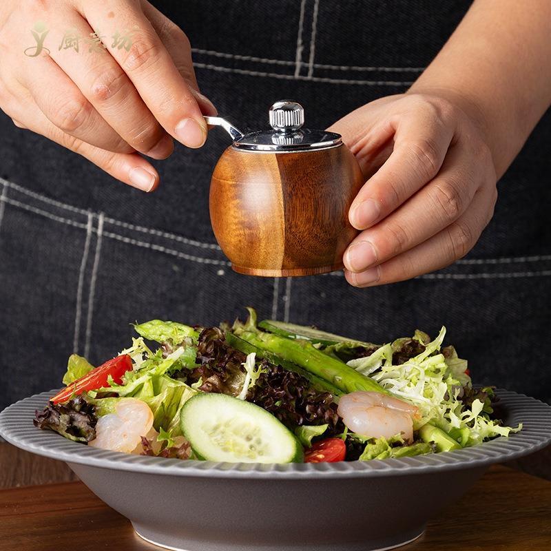 2pcs Advanced Wooden Manual Pepper Grinder - Hand-cranked Sea Salt and Black Pepper Seasoning Machine, with Wooden Stand, Adjustable Thickness, Suitable for Steak Seasoning, Kitchen Gadgets for Restaurants and Food Carts