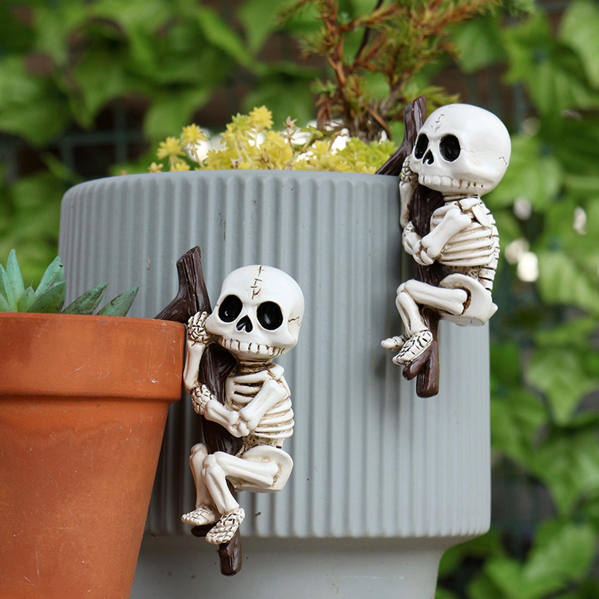 2pcs Climbing Skeleton Decorations for Halloween, Creative Outdoor Garden and Cup Edge Decor, Versatile Skull Figurines for Home & Office, Garden Accessories, Creativity, Exterior Decorative Statues