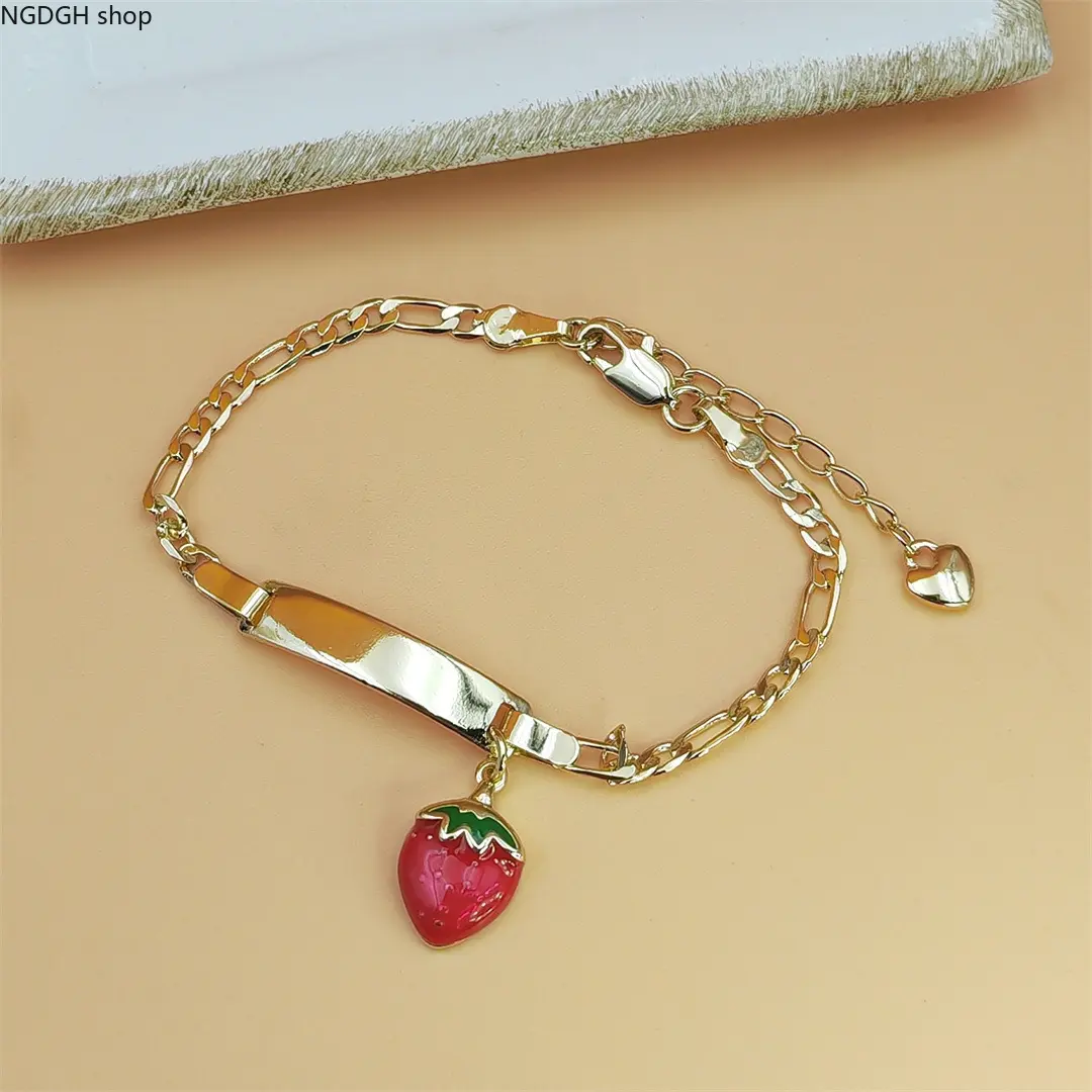 Minimalist Gold Strawberry Charm Bracelet – Elegant Link Chain with Blank ID Bar & Enamel Pendant, Stylish Y2K Aesthetic Jewelry for Daily Outfits