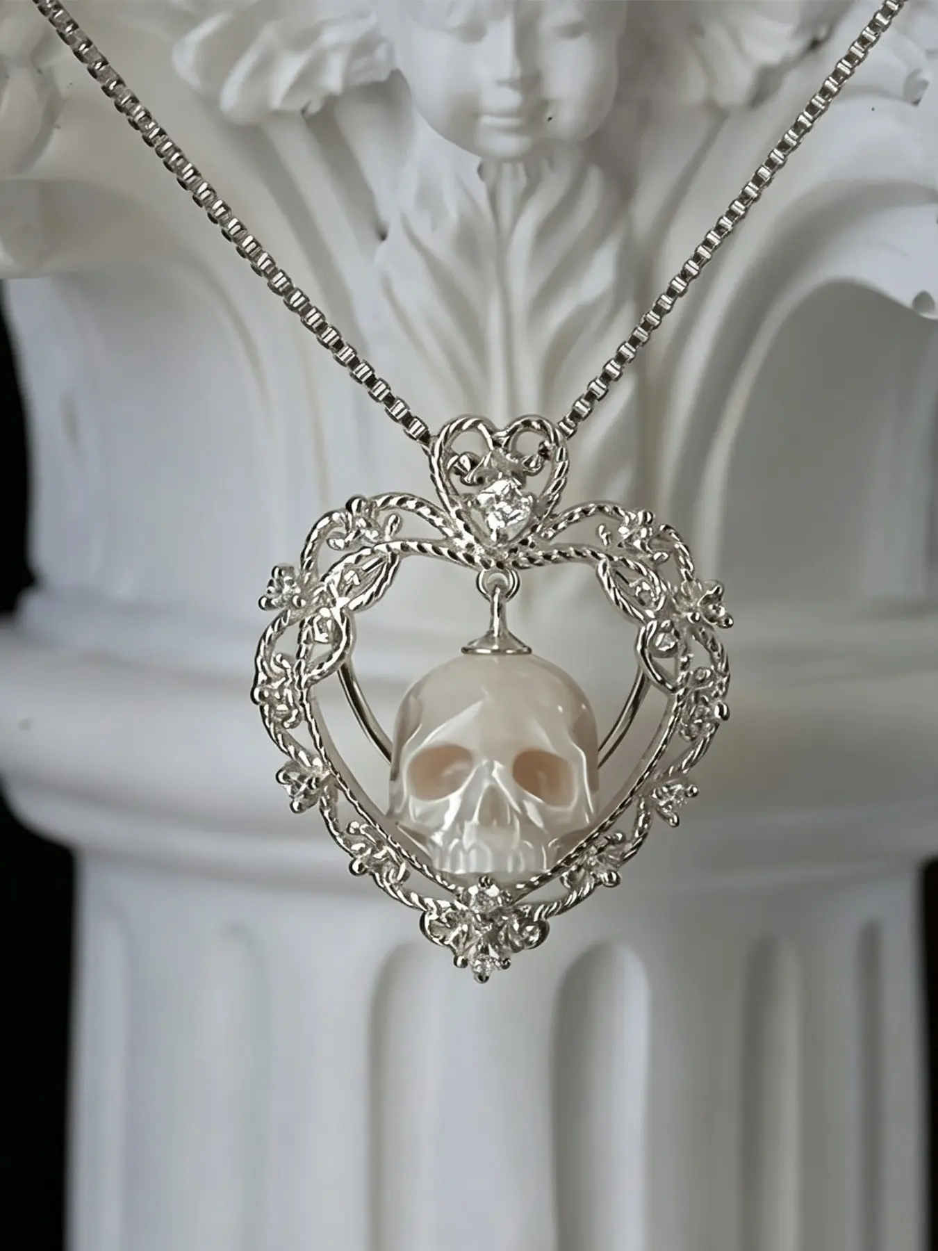 1 Piece Vintage Filigree Heart Frame Skull Hearts Pendant Necklace, Artificial Crystal Inlaid Gothic Hollow Heart Neck Chain, Dark Aesthetic Women Fashion Neck Jewelry
