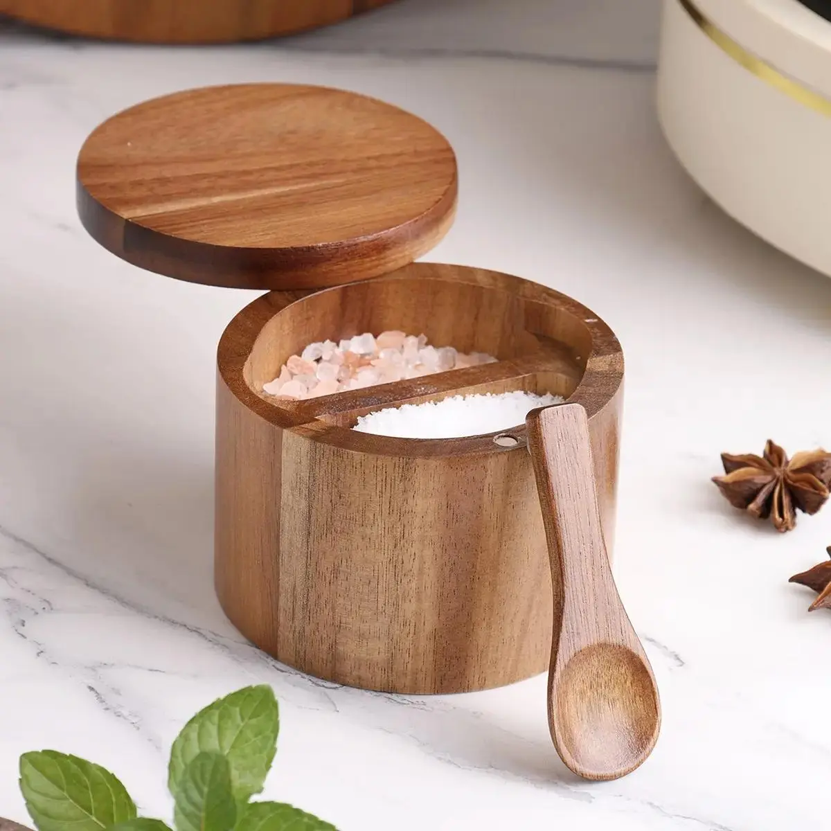 Vintage Wooden Spice Jars，Acacia Wood Salt Shaker and Bowl Set, Round Salt Shaker and Spice Storage Container, Two-Compartment Wooden Salt Shaker ,Includes A Spoon,Spice Container, Perfect for Storing Ground Pepper, Spices, Bath Salts, Sea Salt.