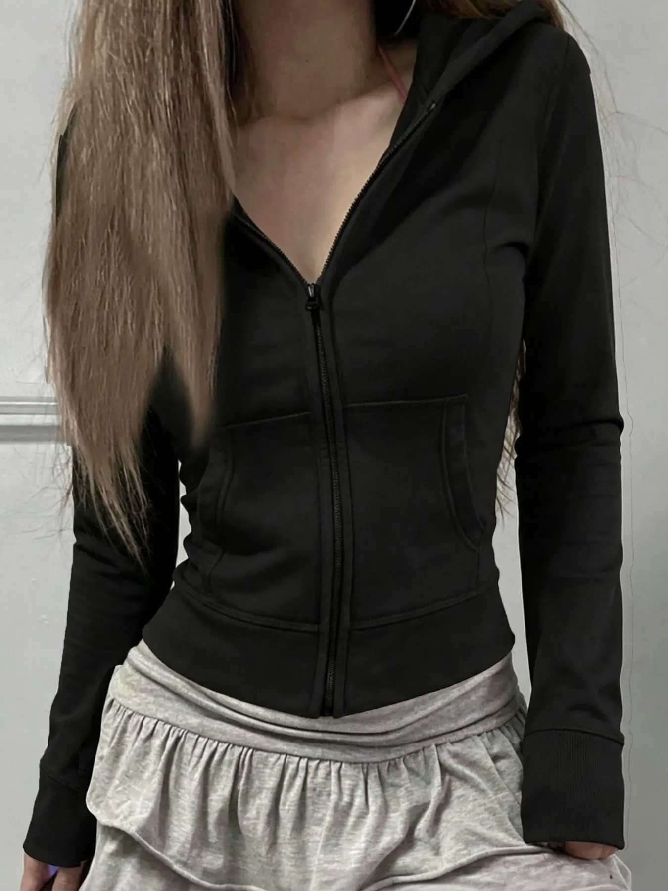 Women's Zip-Up Cropped Hoodie, Black Solid Slim Fit Long Sleeve Cardigan With Pockets, Y2K Hot Girl Style for Daily Street & Gym Scenarios Fashion