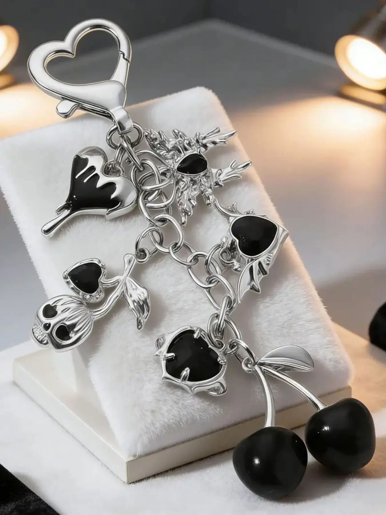 Retro punk style practical texture cherry bag hanging, cherry shape+heart-shaped wing decoration, chain design, heart-shaped buckle, can be used as bag hanging and keychain, Bag Charm Keychain, Keychain for bags