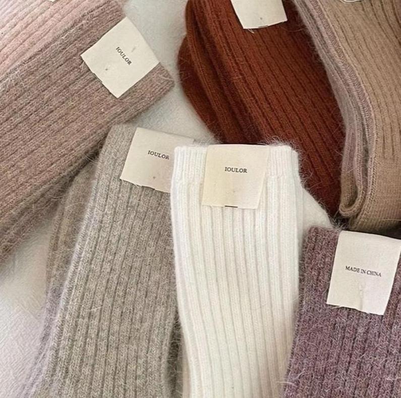 4-Pair Warm Cashmere Wool Socks - Women's Harajuku Minimalist Solid Color Winter Must-Have