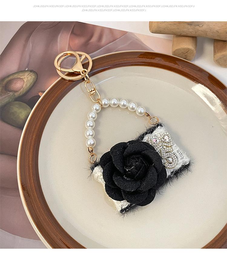 Fashion Camellia Flower Bag Charm Keychain for Women, Cute Handbag Pendant Key Ring, Elegant Purse Accessory for Car Keys, Backpack Decoration, Daily Use and Gift