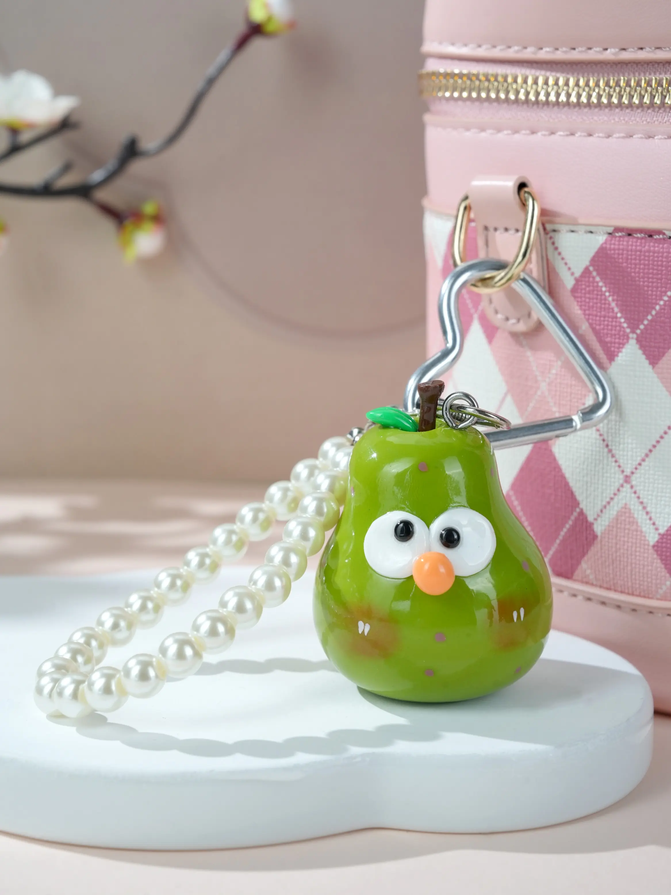 Cute Cartoon Pear Keychain, Pearl Chain Key Ring, Heart Buckle Bag Charm, Fresh Fruit Pendant, Gift for Students and Girls