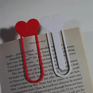 High-value shiny red heart-shaped bookmark, paperclip shape, marking the pages accurately without hurting the paper, light and durable without falling off, universal for reading, office learning, and suitable for gifts and personal use
