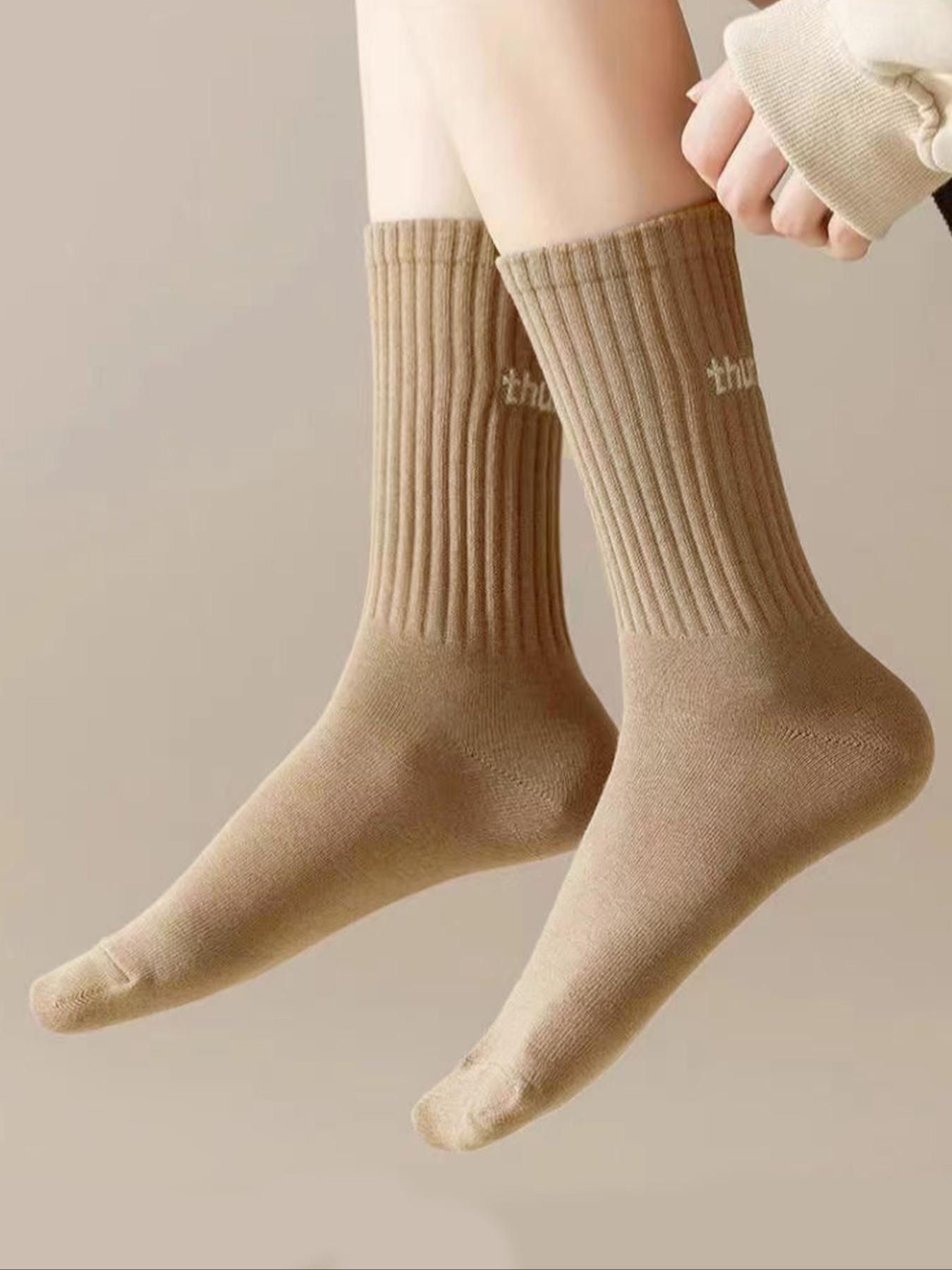 Women's Letter Print Crew Socks, Casual Moisture Wicking Mid-calf Socks, Soft Comfy Breathable Clothes for All Seasons Daily Wear