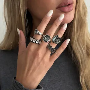 Ins Trendy Acrylic Black Rhinestone Rings, Stackable Geometric Metal Square Finger Rings