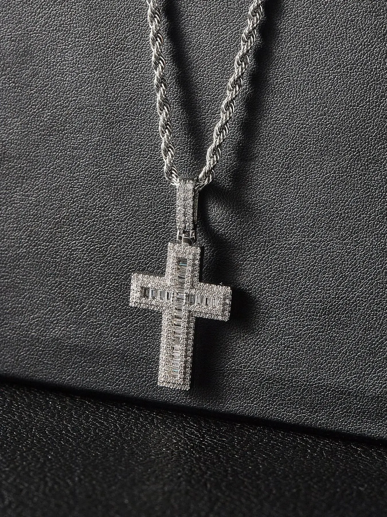 Cross Zircon Pendant Necklace, Unisex Street Style Jewelry, All-Season Chain Print Accessory, Perfect Gift for Partners and Friends