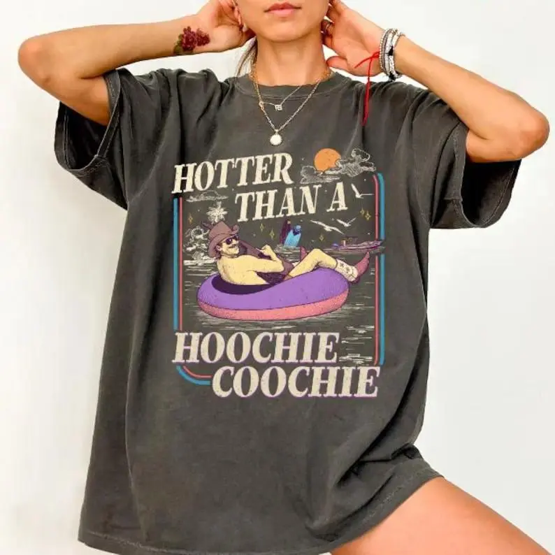 Oversized Tshirt Women Vintage Graphic Tees, Vintage T Shirts Humor Graphic Tee, Hotter Than A Hoochie Coochie 90s Country Music Vintage Concert Graphic T Shirts, Funny Meme Summer Vacation Lover Gift Casual Graphic Tee, Camisetas de Mujeres