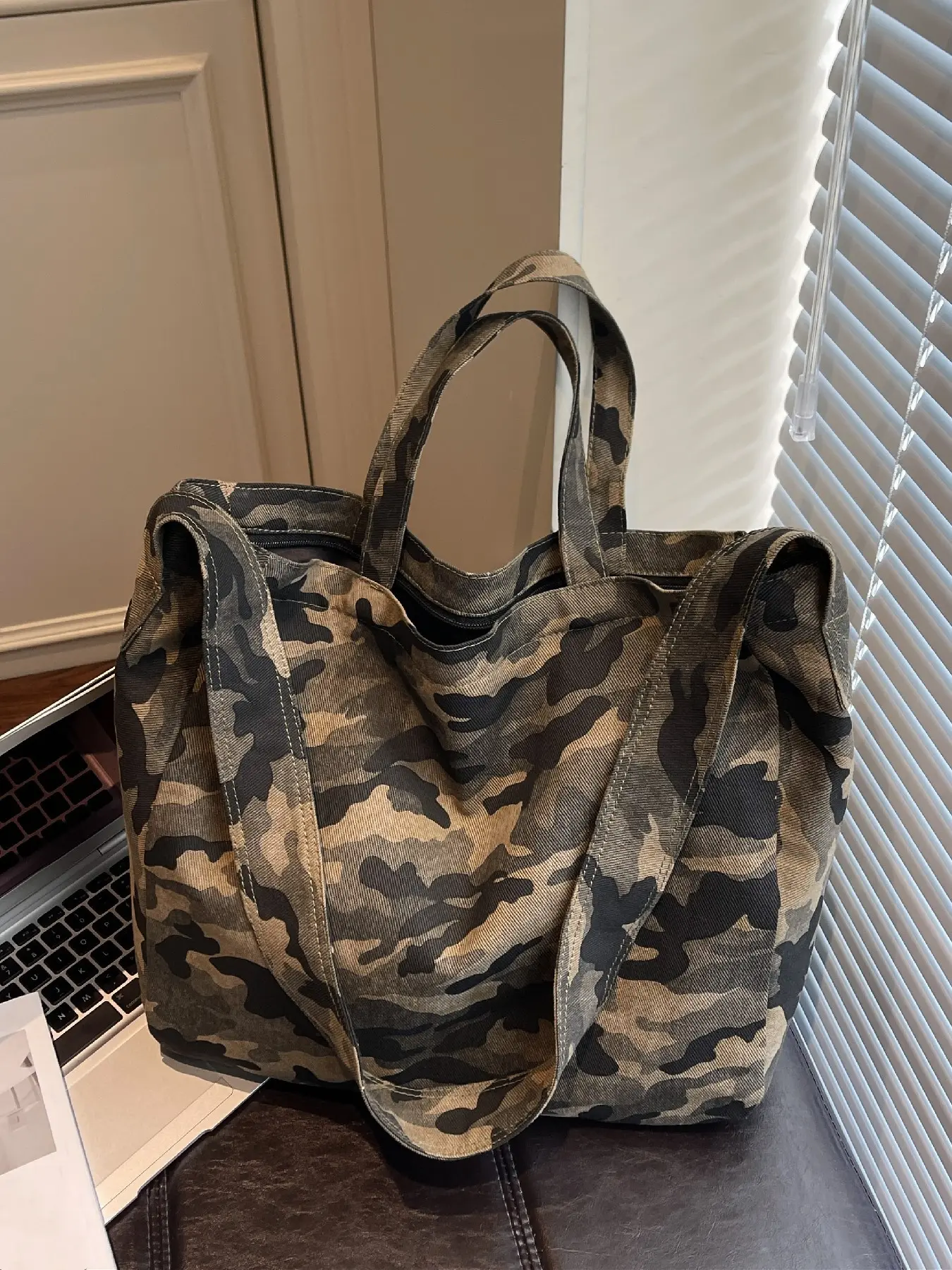 Vintage Camouflage Large Capacity Tote Bag, Long Shoulder Strap, Crossbody or Single Shoulder, Women's Outdoor Casual Commute Travel Bag, Crossbody Bags, Daily Commute Bag
