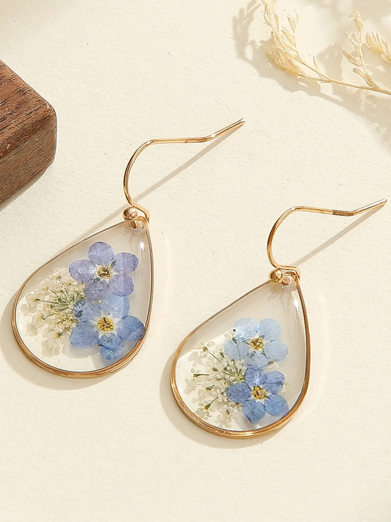 1pair Droplet Resin Dried Flower Jewelry Earrings, Handmade Colorful Dried Flower Earrings, Perfect for Women, Random Shape and Color, Gift for Valentine's Day, Mother's Day, Drop Dangle Earrings