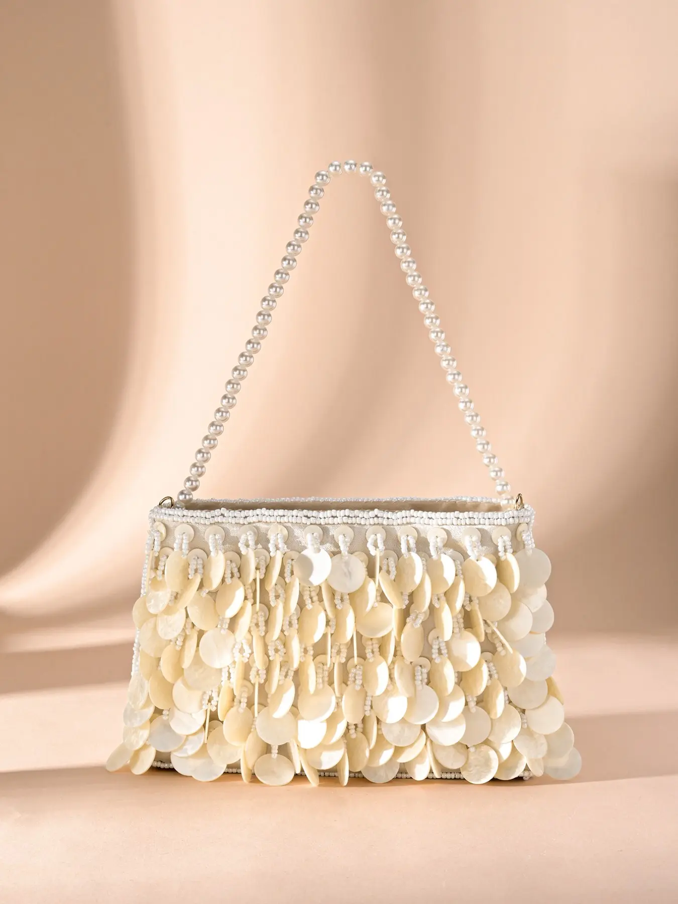 Pearl Handle Shell Disc Fringe Clutch Bag, Cream Sequin Summer Tote, Boho Beach Vacation Handbag for Women, Stylish and Trendy Accessory