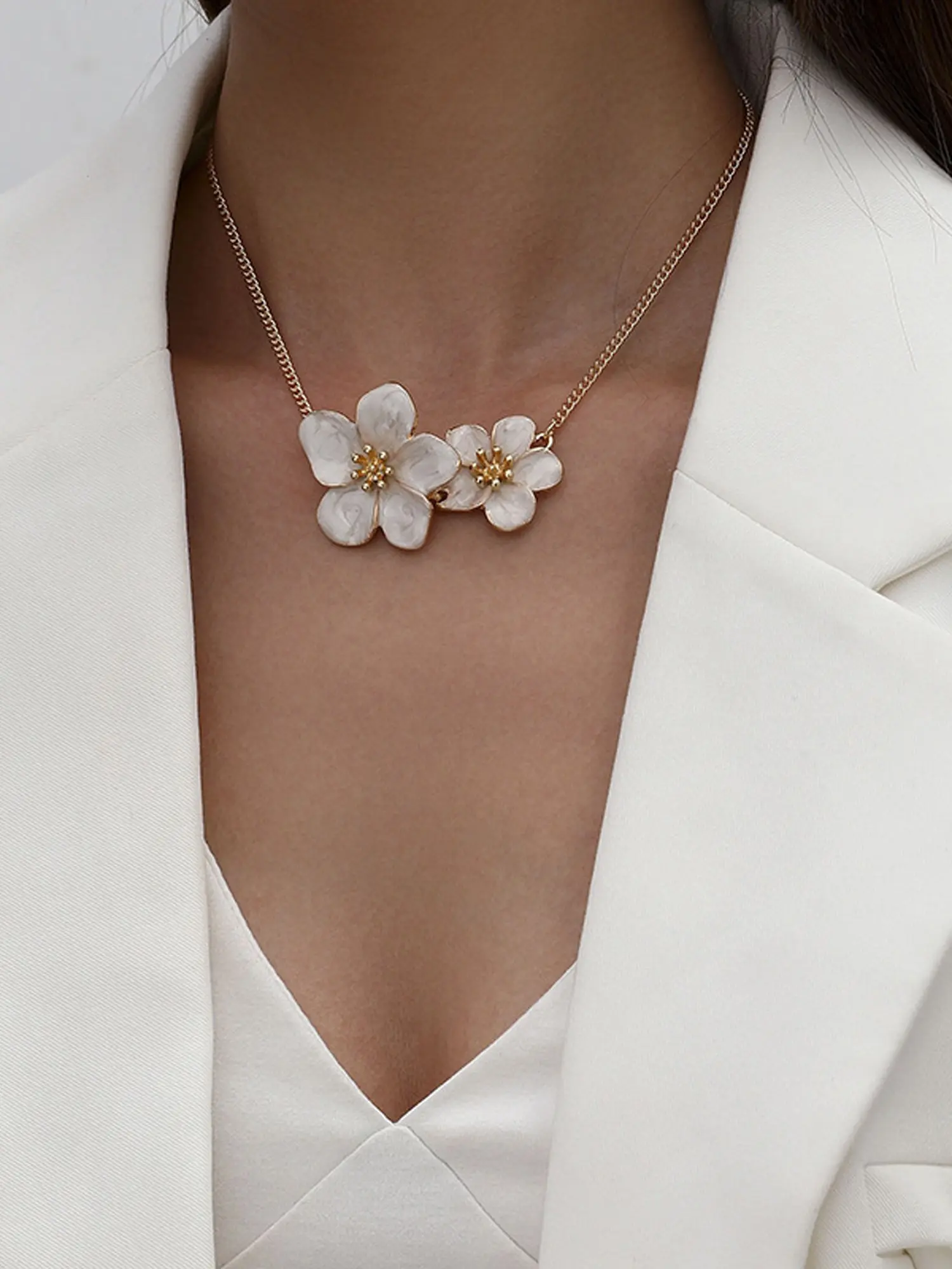 New Boho Style Cherry Blossom Necklace Pendant, Unique Luxury Collar Chain, Perfect Gift for Girlfriend, All-Season Jewelry