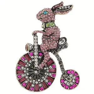 Vintage Animal Brooch Full Pink Rhinestone Bunny Cycling Rabbit Pin Fashion Suit Ornamented Corsage Luxury Brooches