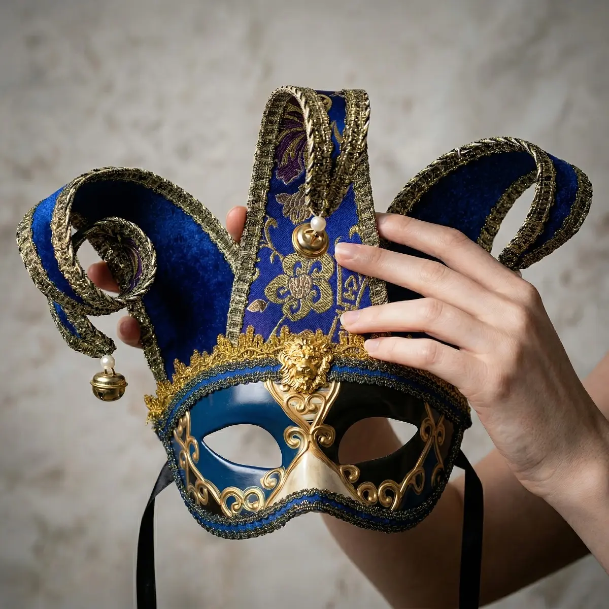 Luxury Venetian Jester Bell Mask, Royal Carnival Masquerade Mask for Cosplay, Halloween, Costume Party, Stage Performance and Festival Events, Vintage Face Mask for Adults, Elegant Dress Up Accessory and Holiday Gift