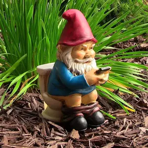 Resin Gnome Figurine Sitting on Toilet – Humorous Bathroom or Desk Decor, Funny Craft Ornament for Gnome Lovers, Whimsical Holiday Gift for Adults, Farmhouse Cottagecore Vibe