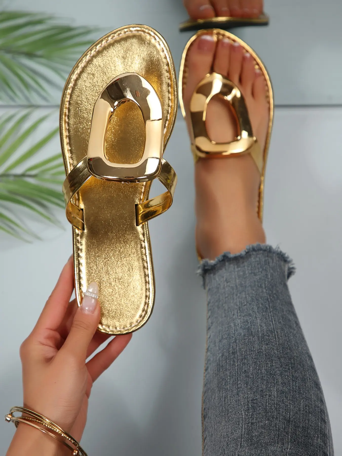 Women Metallic Thong Flip Flops, Flip Flop Slides, Buckle Decorated Slides, Hollow Oval Metal Buckle Decor, Slip on Flat Slide Sandals, Summer Casual Beach Shoes