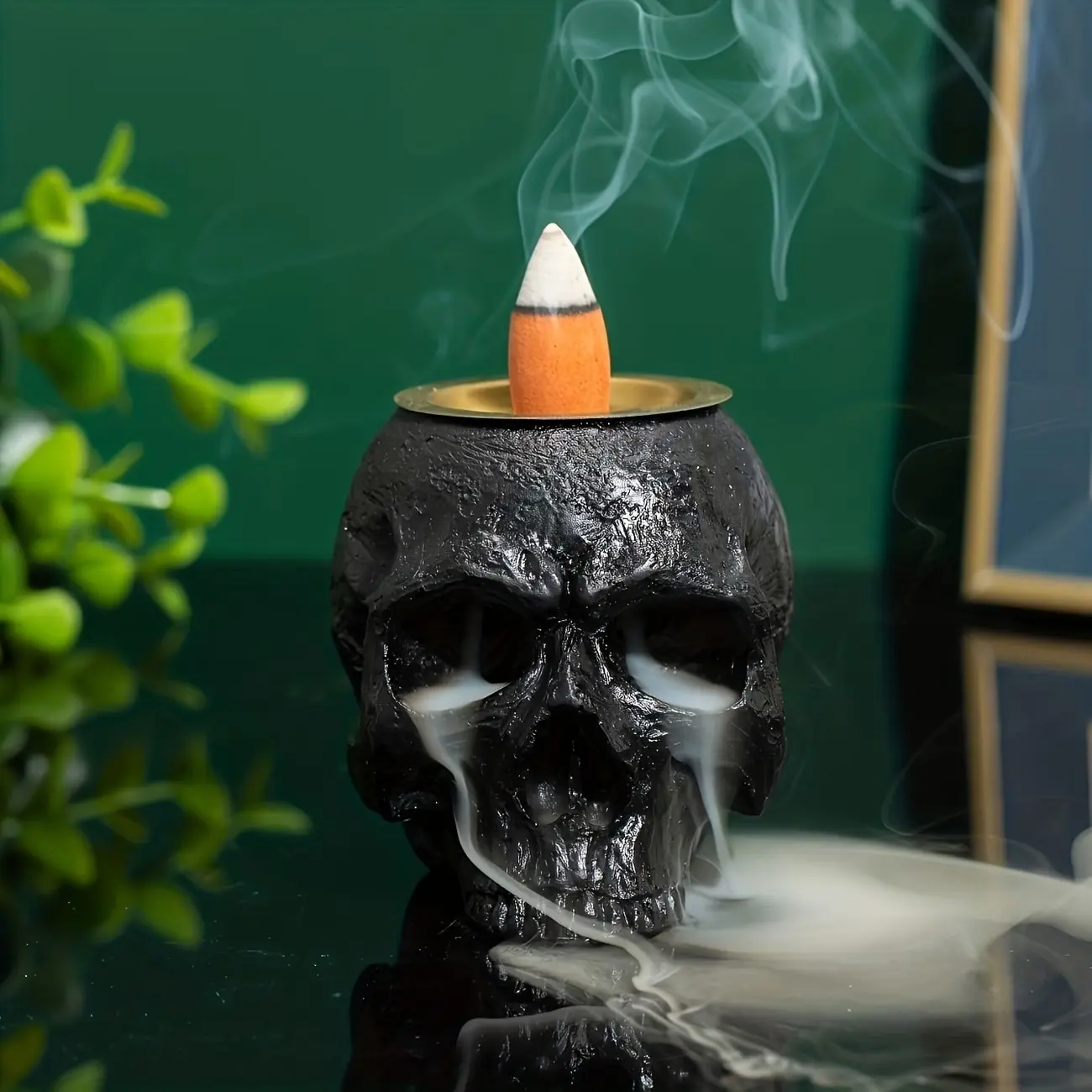 Handcrafted Resin Skull Incense Holder, Gothic Mystical Smoke-Exhaling Ornament, Battery-Free Decor for Living Room, Office, Halloween, Spiritual Home Decor