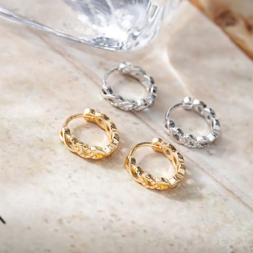 Metal Hollow Twisted Hoop Earrings for Women, Vintage Geometric Wrap Huggie Earrings, Minimalist European American Trendy Ear Jewelry