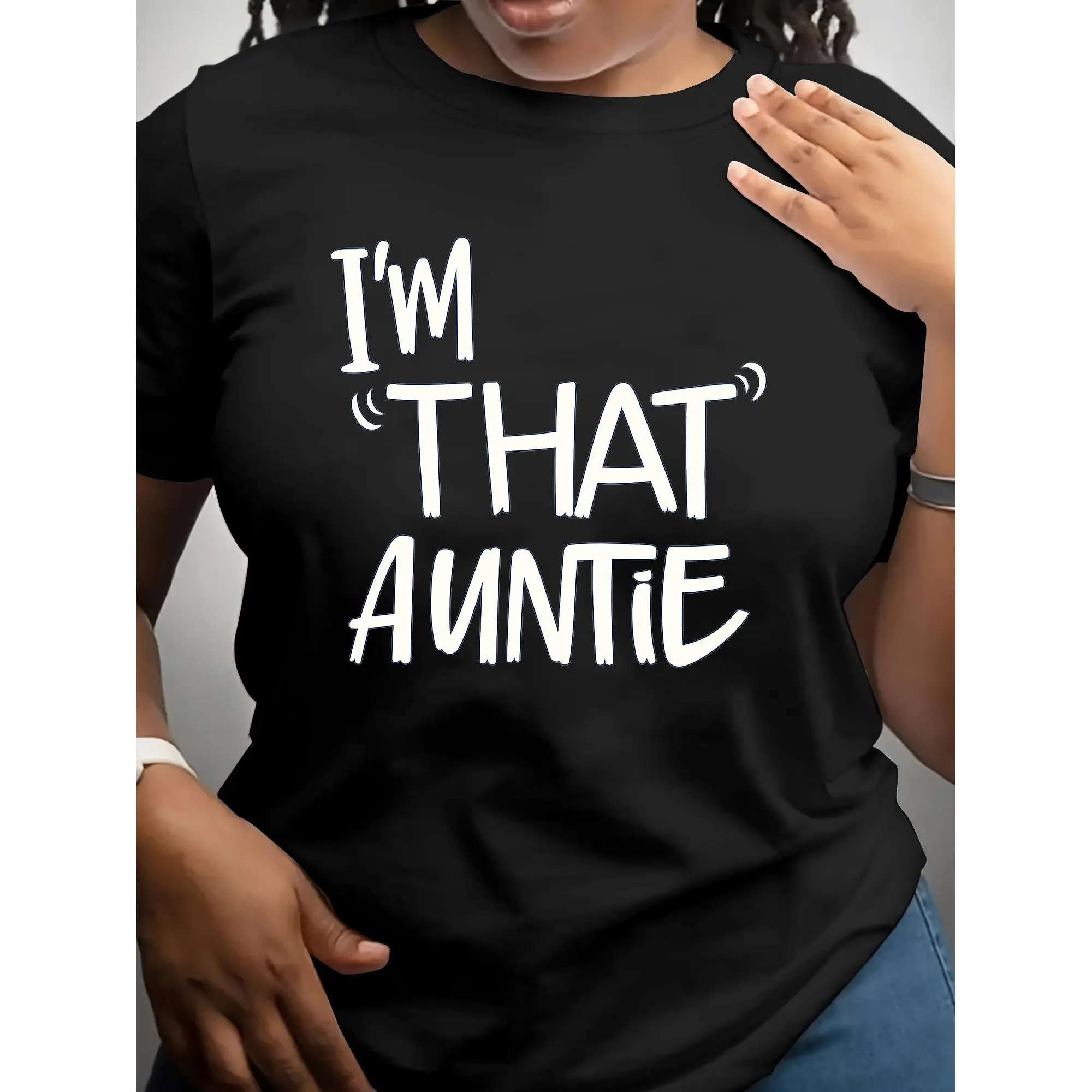 100% Cotton Unisex Oversized Round Neck Sports Top - Everyday Stretchy Elastic Flannel Comfortable Short-Sleeve Tee with "I'm That Auntie" Handwriting Graphic, Bold White Quote, Soft Breathable Summer Gift for Aunts (Pairs with Denim, Joggers)