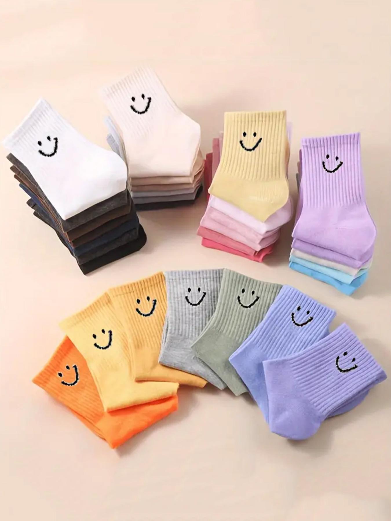Random Women's Cartoon Face Print Crew Socks, Casual Moisture Wicking Socks, Soft Comfy Breathable Hosiery for All Seasons Daily Wear, Socks for Women, Crew Socks Women, Cute Textured Socks
