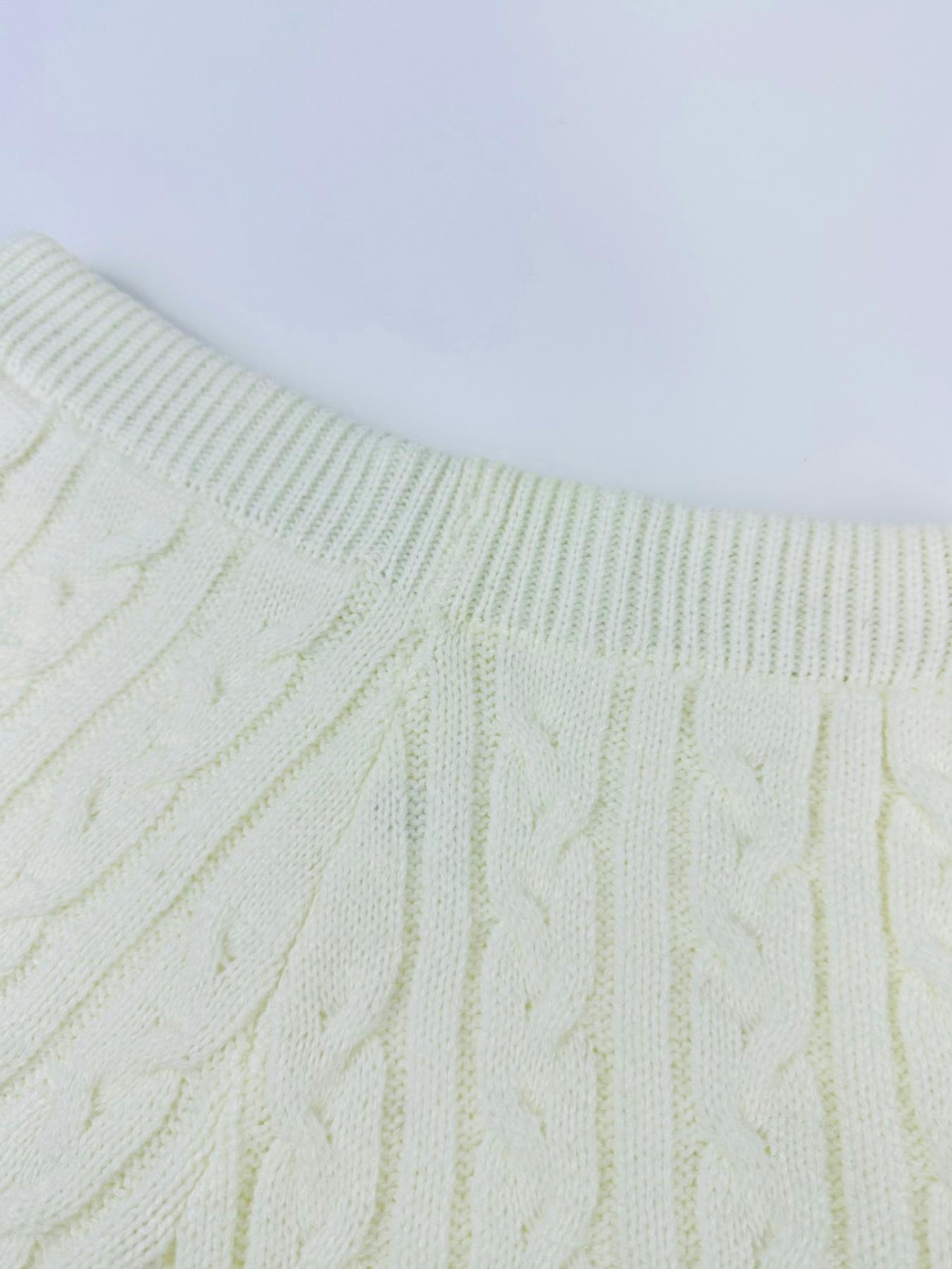 Women's 2 Pcs Sweater Set, Crew Neck Cable Knit Long Sleeve Knitted Crop Top & High Waist Shorts Set, Autumn/Winter Casual Fashion Cozy Chic Soft 2 Piece Sweater Set, Women Fall Outfit, Winter Loungewear Set, Cute Winter Knit Set, Fall Clothes for Women